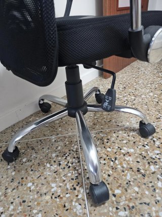 Silla de oficina negra
