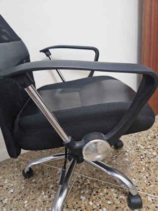 Silla de oficina negra