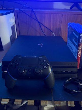 PS4 Pro 1TB + Controller + 3 Giochi