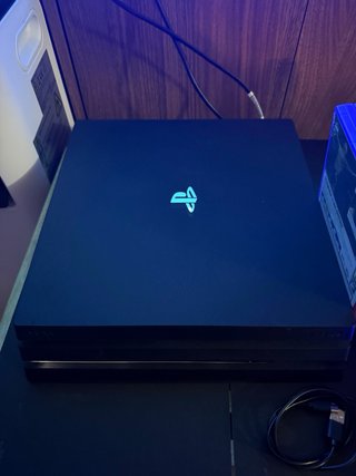 PS4 Pro 1TB + Controller + 3 Giochi