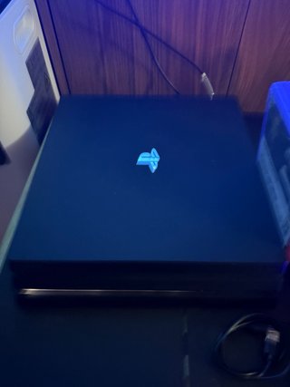 PS4 Pro 1TB + Controller + 3 Giochi