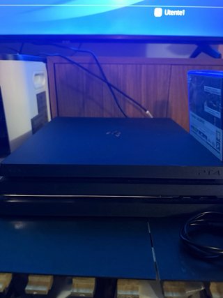 PS4 Pro 1TB + Controller + 3 Giochi