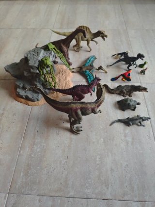 Lote Dinosaurios Schleich/Papo + Cueva y extras
