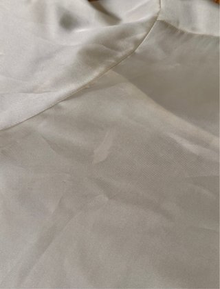Zara. Camisa blanco perla satinada. Talla M.