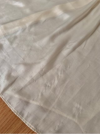 Zara. Camisa blanco perla satinada. Talla M.