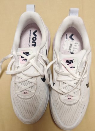 Nike Vomero 18 GS T38 Mujer Blanca y Rosa