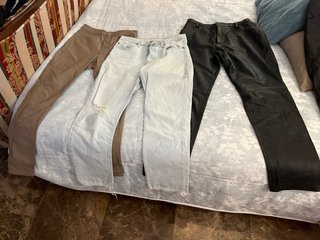 Pantalones vaqueros Hollister rojos acampanados