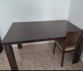 Mesa de comedor grande de madera