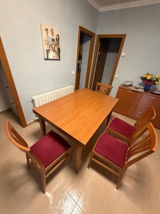 Mesa extensible madera con 4 sillas