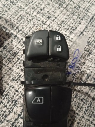 Mando elevalunas Nissan Juke f16
