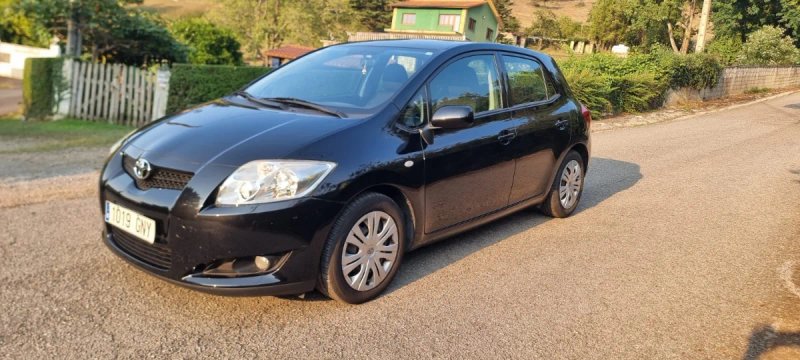 Toyota Auris 2009 - foto 1