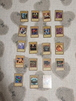 Lotto carte Yu-gi-oh!