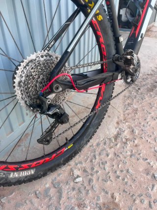 Bicicleta CUBE 27.5 Carbono taglia S