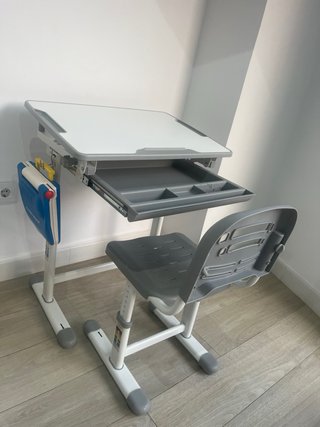 Escritorio y silla infantil regulable