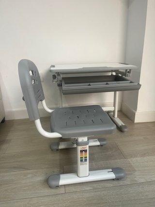 Escritorio y silla infantil regulable