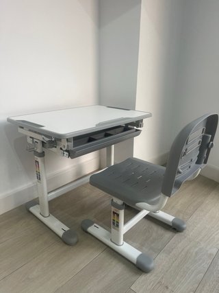 Escritorio y silla infantil regulable