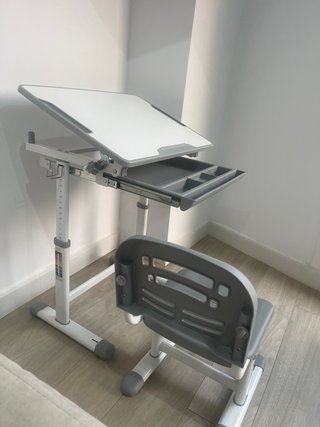 Escritorio y silla infantil regulable