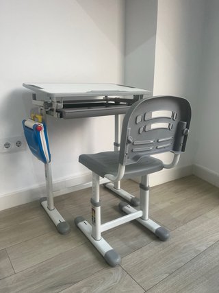 Escritorio y silla infantil regulable