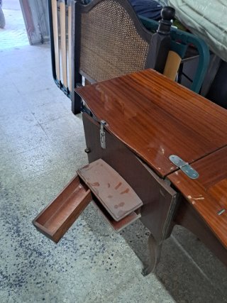Mueble tocador antiguo sin máquina