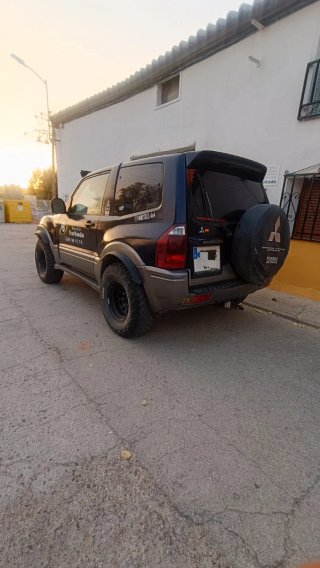 Mitsubishi Montero 2004