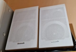 Minicadena Panasonic con altavoces  y mando