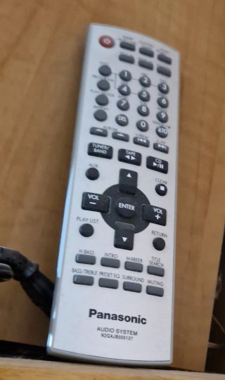 Minicadena Panasonic con altavoces  y mando