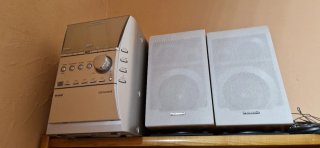 Minicadena Panasonic con altavoces  y mando