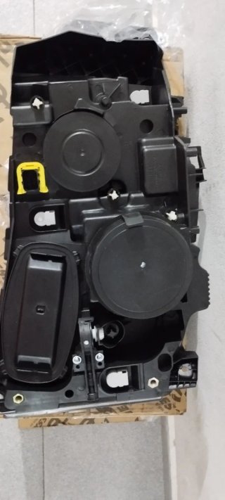 Faro Renault Trucks Serie T izquierdo