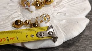 Orecchini agata bianca, ematite oro, fiori