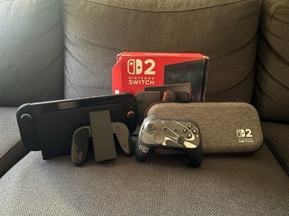 Nintendo Switch con funda y Mando Pro