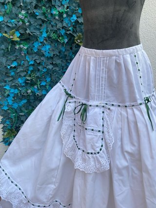 Enagua fallera blanca. Largo 102 cm