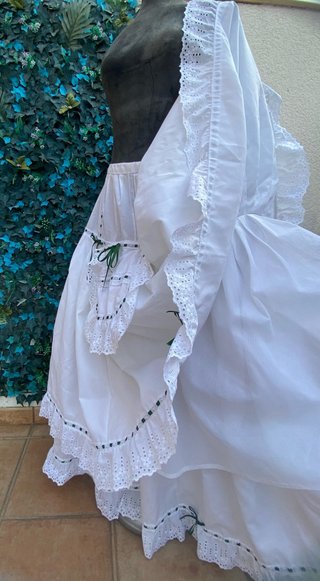 Enagua fallera blanca. Largo 102 cm