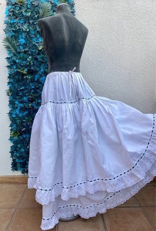 Enagua fallera blanca. Largo 102 cm