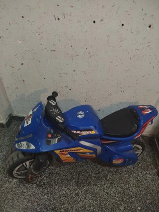 Moto de juguete infantil azul
