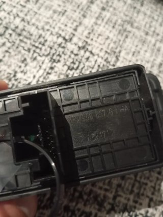 Mando elevalunas Seat Ateca KH