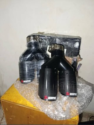 Set de 2colas dobles Akrapovic terminación carbono