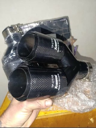Set de 2colas dobles Akrapovic terminación carbono