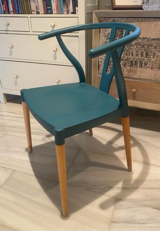 Silla Wishbone Polipropileno y Madera
