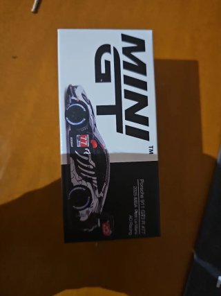 Mini GT Porsche 911 GT3 R #77