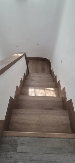 Forrado de escaleras de madera