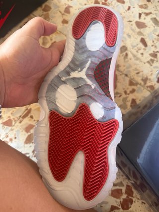 Zapatillas Jordan 11 Rojas y Blancas