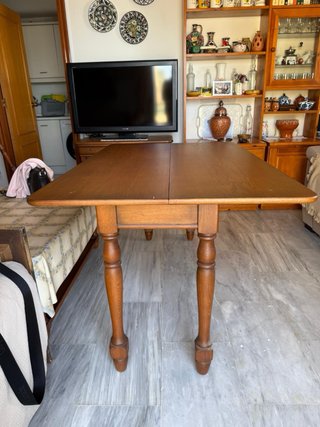 2 Mesas de roble y 4 sillas. (Leer descripción)