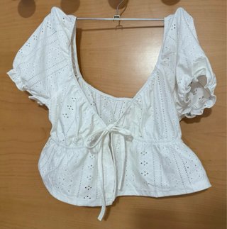 Blusa blanca bordada manga corta