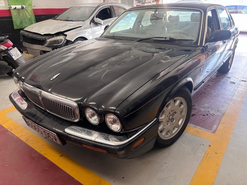 Jaguar XJ 1998 - foto 1