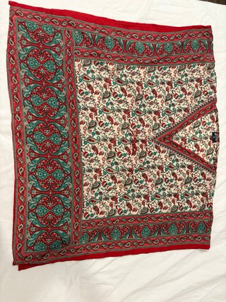 Pañuelo estampado paisley rojo y verde