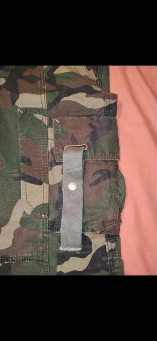 Pantalón tipo militar de camuflaje. Talla 46.