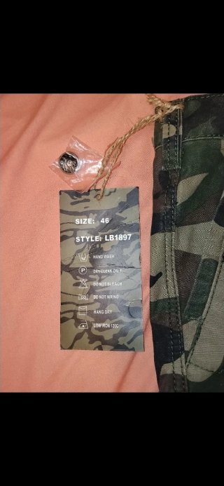 Pantalón tipo militar de camuflaje. Talla 46.