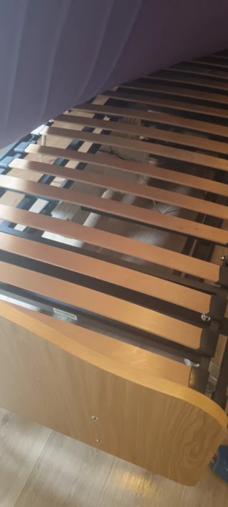 Cama articulada de madera