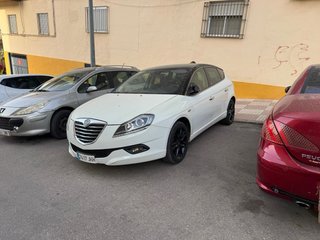 Lancia Delta 2015 para reparar