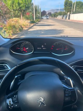 Peugeot 308 2021